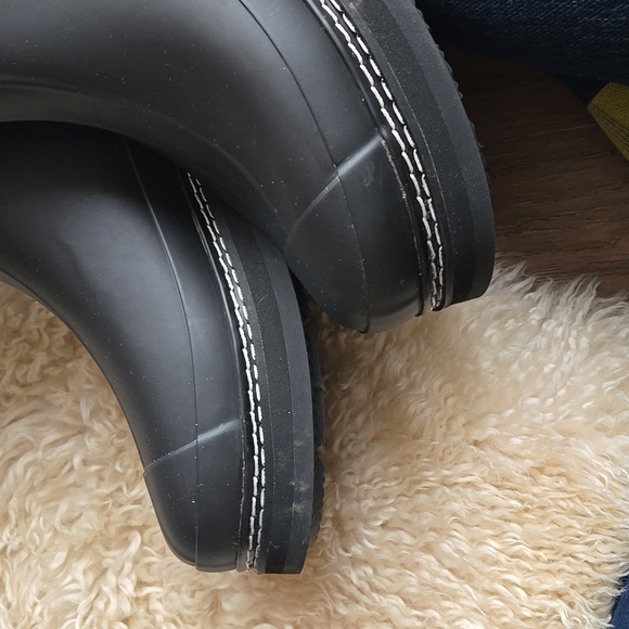 Hunter Black and Gray Winter Boots - Picture 9 of 16